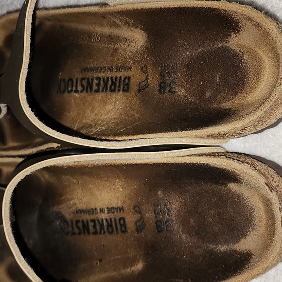 Birkenstock Gizeh Womens Gold Sandals  Size 7 Preowned - Picture 8 of 10